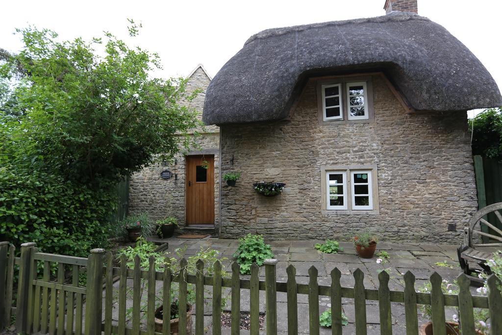 Thatch Cottage Lacock Kültér fotó